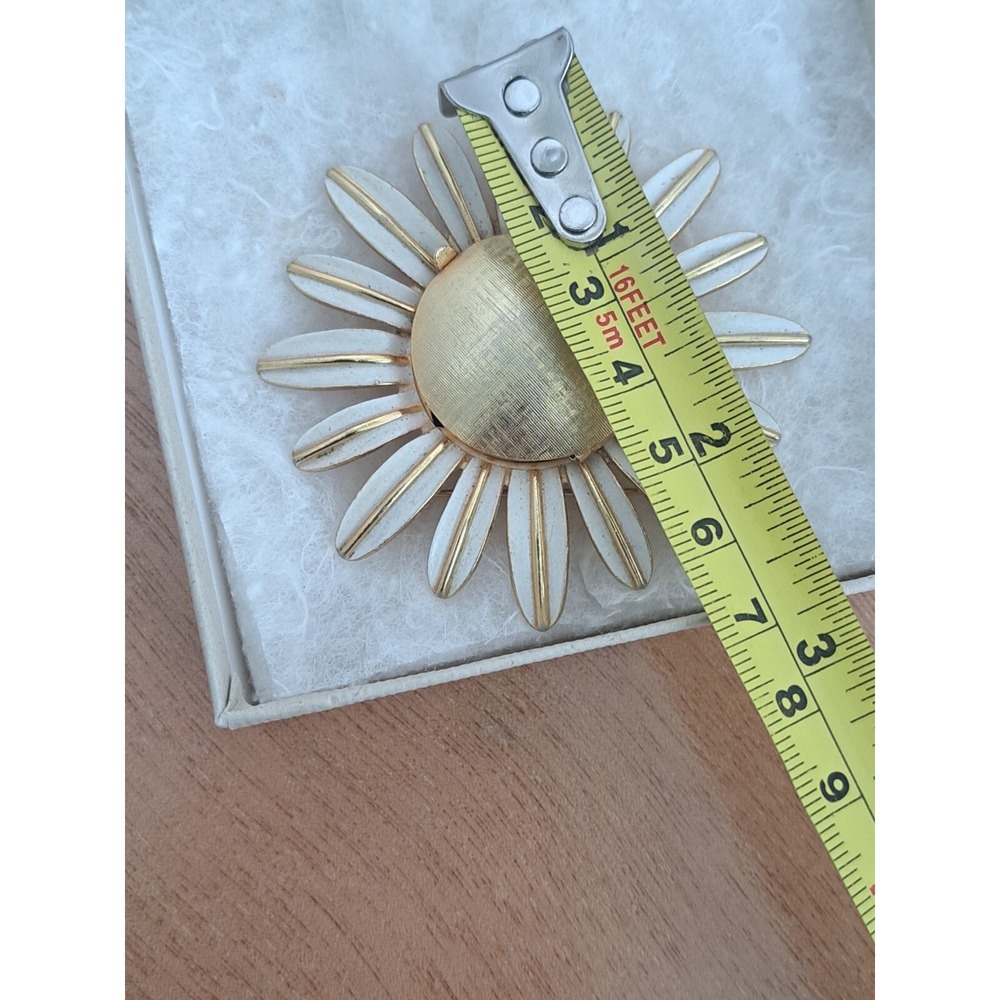 Vintage Avon White / Gold Enamel Sunflower Pin/Brooch Perfume Locket - Picture 4 of 6